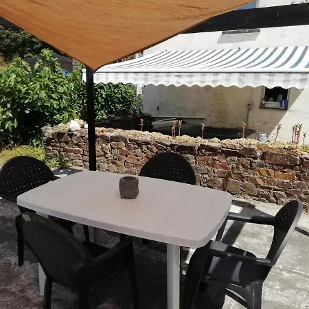 La Petite Maison منزل ريفي *